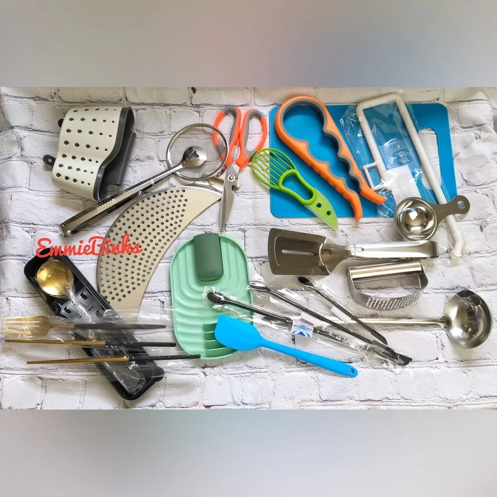New 16 Piece Kitchen Utensil / Cooking Tools / Kitchen Accessories Bundle Set
